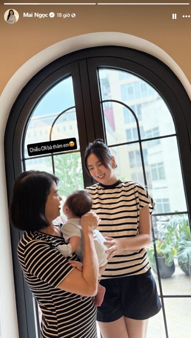 Mẹ ruột của Mai Ngọc mỗi cuối tuần đều sang thăm cháu.