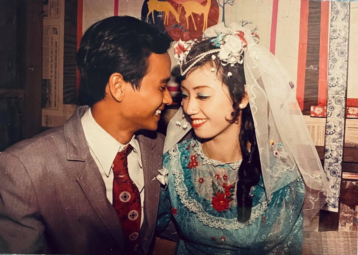 Mẹ ruột của nữ diễn viên sở hữu nụ cười rạng rỡ, ngoại hình xinh đẹp.