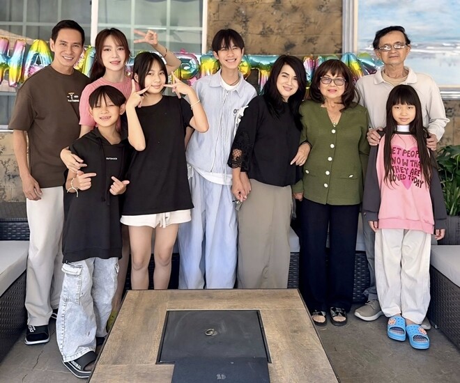 Gia đình Lý Hải - Minh Hà mỗi năm đều có chuyến sang Mỹ gặp người thân.