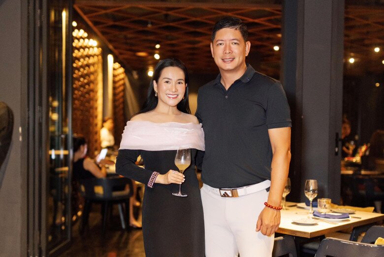 nam thần việt một thời xuất hiện với mái tóc trắng râu dài ở tuổi 44 vợ đại gia lên tiếng khi bị tố xài hao - 7