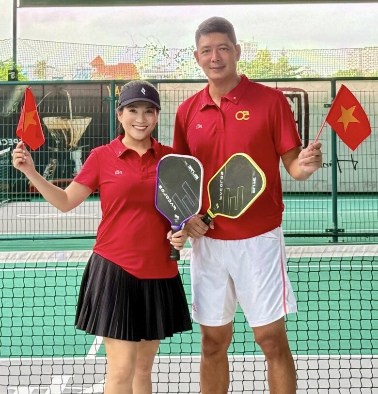 nam thần việt một thời xuất hiện với mái tóc trắng râu dài ở tuổi 44 vợ đại gia lên tiếng khi bị tố xài hao - 8