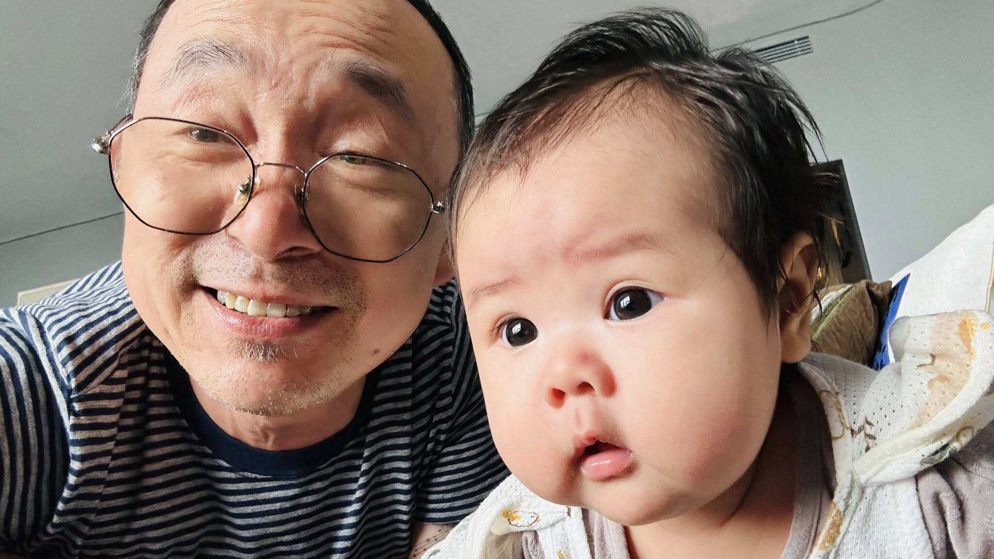 Nhạc sĩ Quốc Trung thường khoe những khoảnh khắc vui vẻ, hài hước bên cháu gái.