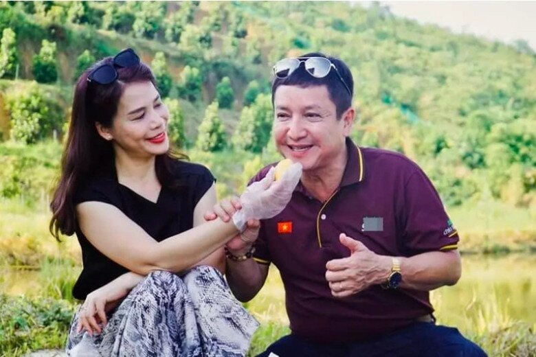 Nam nghệ sĩ phủ nhận tin đồn ăn bám bạn gái hay có người thứ 3 khi chưa ly hôn.