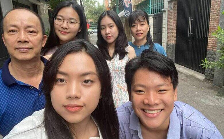 Gia đình hạnh phúc của nam nghệ sĩ khiến nhiều người ngưỡng mộ.
