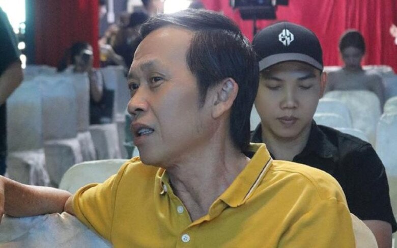 Hoài Linh gầy gò sau thời gian điều trị bệnh.
