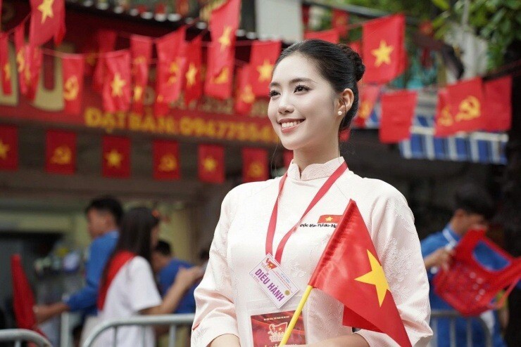 Á hậu Châu Anh tự hào khi tham gia diễu hành trong khối Văn hóa - Thể thao tại sự kiện A80.
