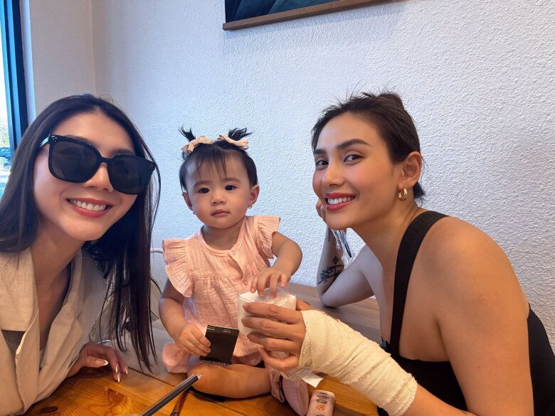 Sao Việt 24h: Á hậu Chế Nguyễn Quỳnh Châu nhận Bí tích Rửa tội, lên tiếng về thông tin làm đám cưới với bạn trai doanh nhân - 14