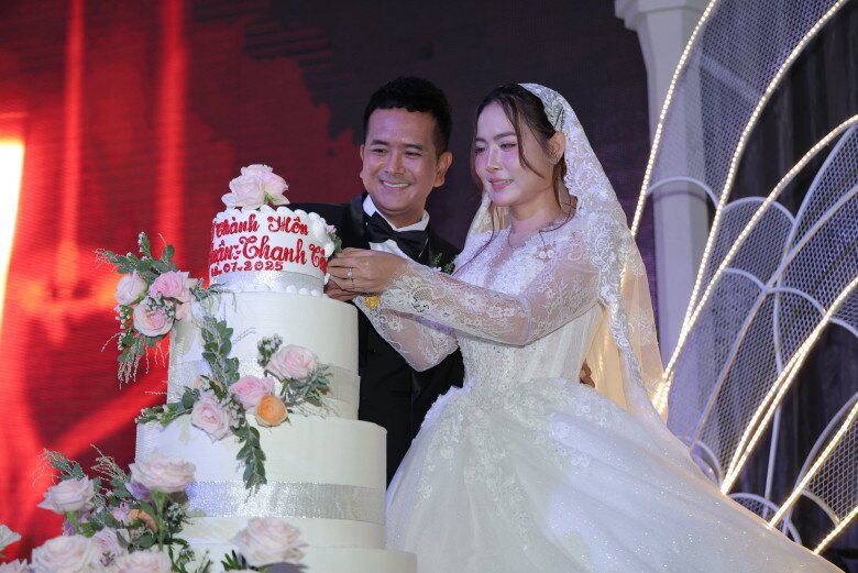 Sao Việt 24h: Bố chồng phong độ của Khánh Thi khoe tiệc sinh nhật hoành tráng của cháu nội, Kubi cao lớn khi đứng cạnh ông bà - 16