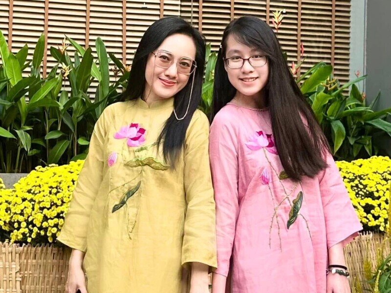 Con gái của cô xinh đẹp và có chiều cao nổi bật.