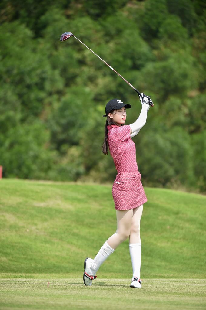 Từ ngày về làm dâu nhà hào môn, Đỗ Mỹ Linh thường xuyên khoe ảnh chơi golf.