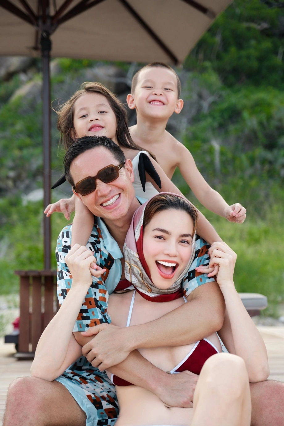 Hồ Ngọc Hà và Kim Lý thường xuyên đưa các con đi du lịch nghỉ dưỡng.