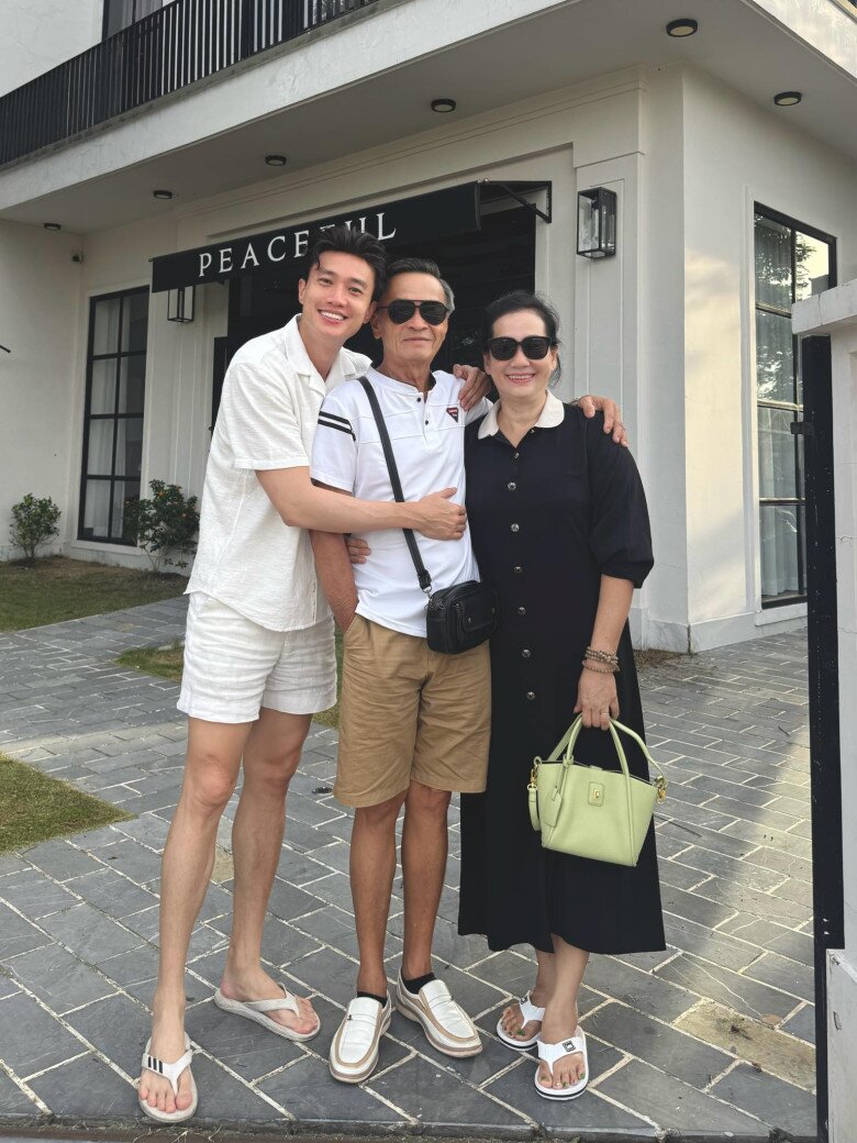 Sao Việt 24h: Winnie nhà Đông Nhi - Ông Cao Thắng 5 tuổi đã ra sân chơi pickleball, khuôn mặt xinh xắn như búp bê - 13
