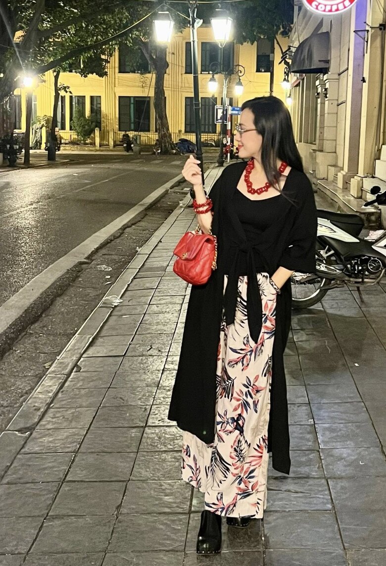 Sao Việt 24h: Con gái Nhật Kim Anh thần thái sang chảnh như amp;#34;đúc cùng một khuônamp;#34; với mẹ, 6 tháng tuổi đã amp;#34;đi làmamp;#34; - 6