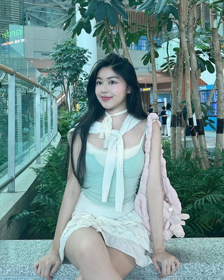 Cô nàng gây thương nhớ bởi nét đẹp chuẩn nàng thơ.