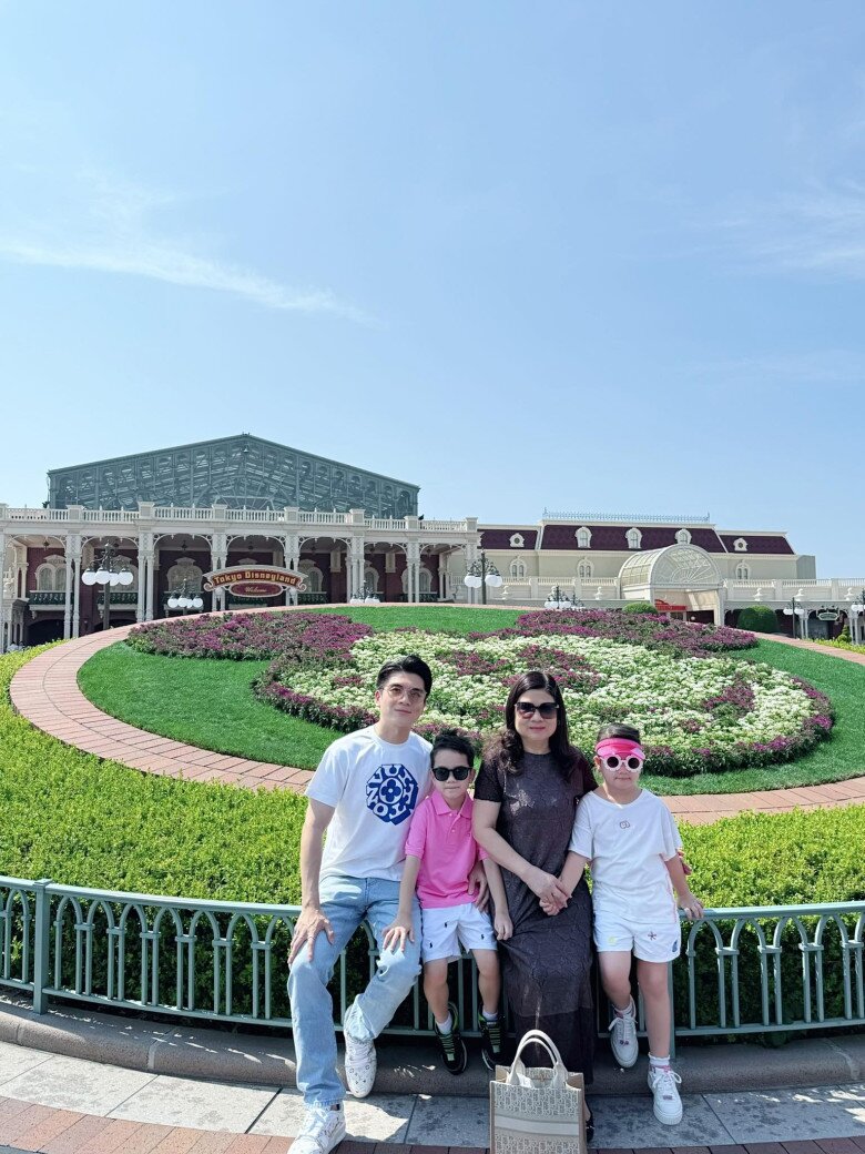 Sao Việt 24h: Con gái Trương Ngọc Anh amp;#34;gây sốtamp;#34; với thân hình lý tưởng tuổi 17, body như đồng hồ cát hút mọi ánh nhìn - 9