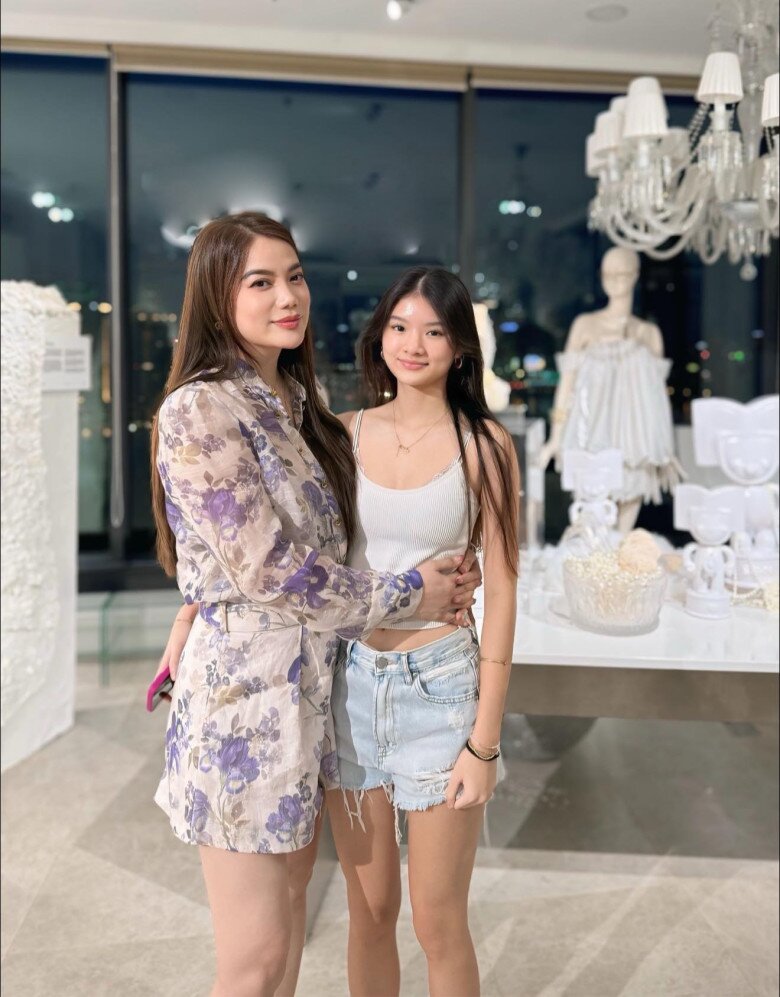 Devon sở hữu sắc vóc xinh đẹp nhưng không có ý định vào showbiz.