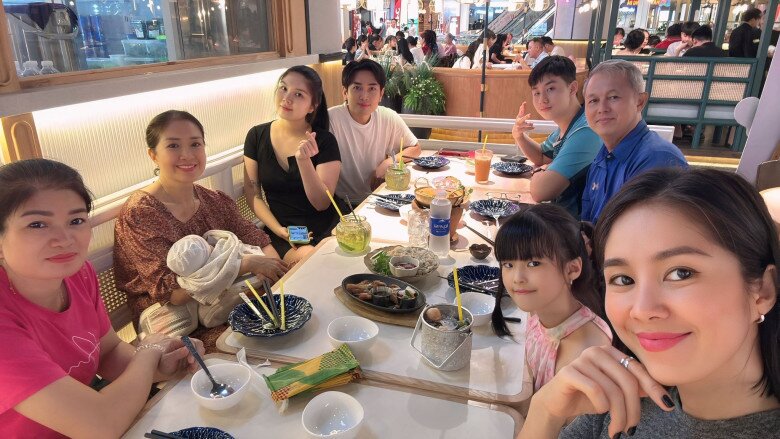 Sao Việt 24h: Con gái út Quyền Linh khoe lưng trần nuột nà ở thành Rome, tinh tế đáp trả bình luận mỉa mai - 6