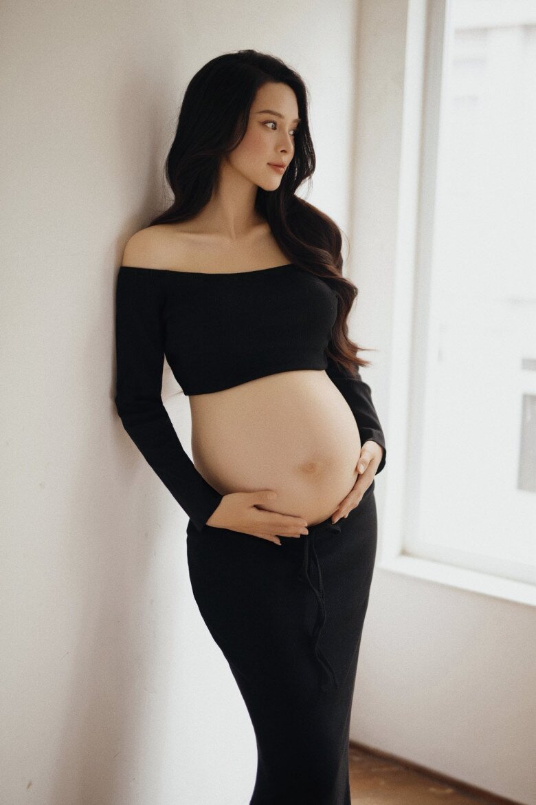 Sao Việt 24h: Con gái út Quyền Linh khoe lưng trần nuột nà ở thành Rome, tinh tế đáp trả bình luận mỉa mai - 5