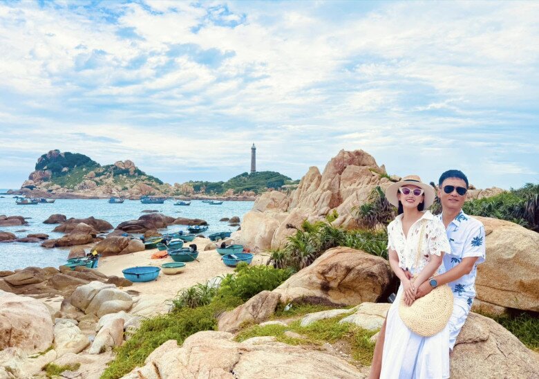 Sao Việt 24h: Con trai Hòa Minzy - amp;#34;hot boy nhíamp;#34; có gần 2 triệu fan trên mạng xã hội nay amp;#34;đen xìamp;#34; mẹ nhận không ra - 13