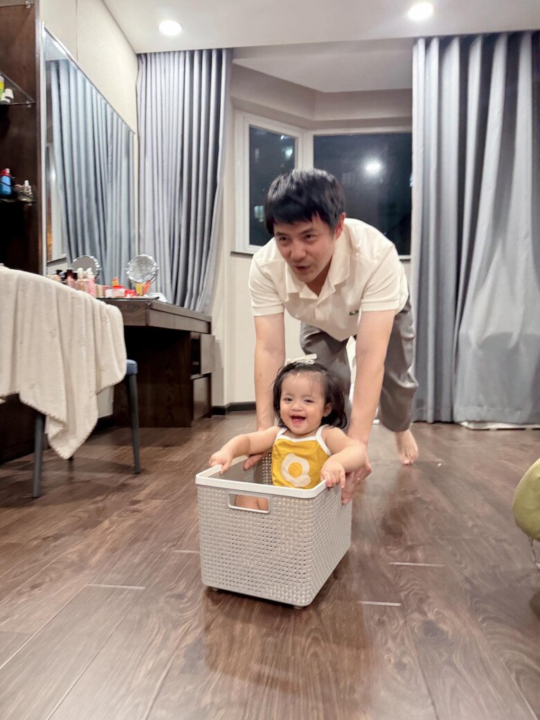 Sao Việt 24h: Hamp;#39;Hen Niê gây tranh luận khi dạy học cho con 1 tuần tuổi, ái nữ phản ứng với sách từ khi chưa chào đời - 10