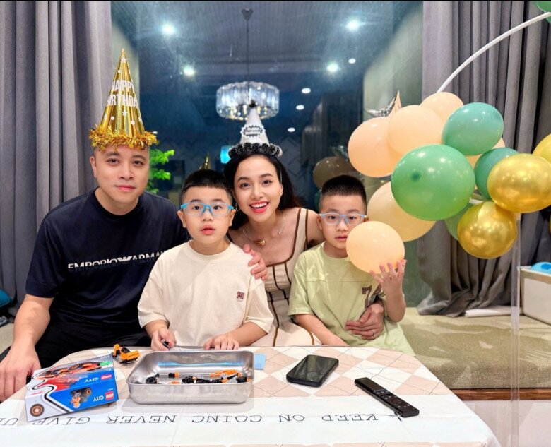 Sao Việt 24h: Hoa hậu 4 con Jennifer Phạm viết tâm thư mùi mẫn, cảm ơn chồng đại gia vì đã amp;#34;chịu đựngamp;#34; mình - 11