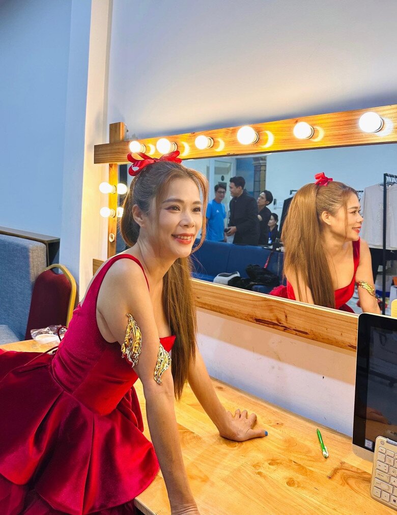 Sao Việt 24h: Hoa hậu 4 con Jennifer Phạm viết tâm thư mùi mẫn, cảm ơn chồng đại gia vì đã amp;#34;chịu đựngamp;#34; mình - 12