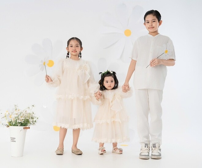 3 nhóc tì nhà Khánh Thi - Phan Hiển thu hút được sự quan tâm lớn của khán giả. 