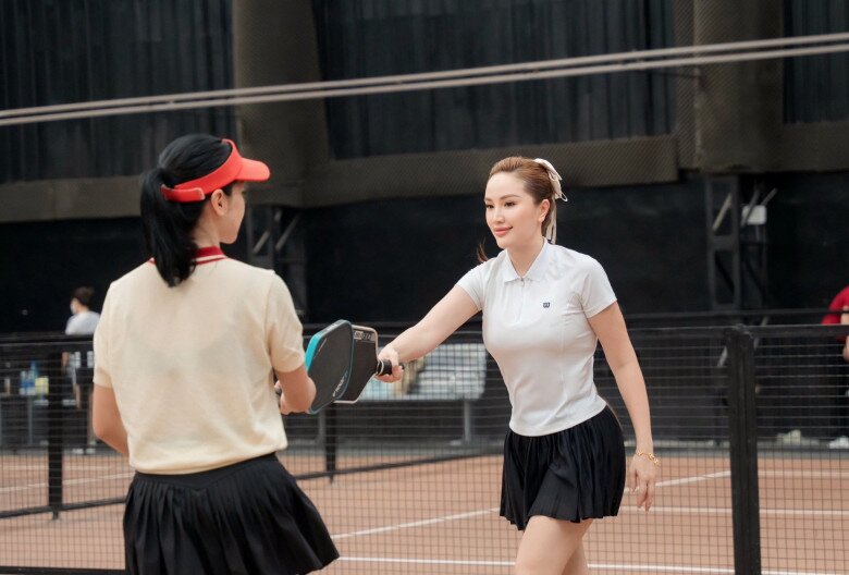 Sao Việt 24h: Khánh Thi chỉ ra người sai trong vụ hành hung phụ nữ tại Hà Nội, thương cho các em nhỏ phải chứng kiến - 6