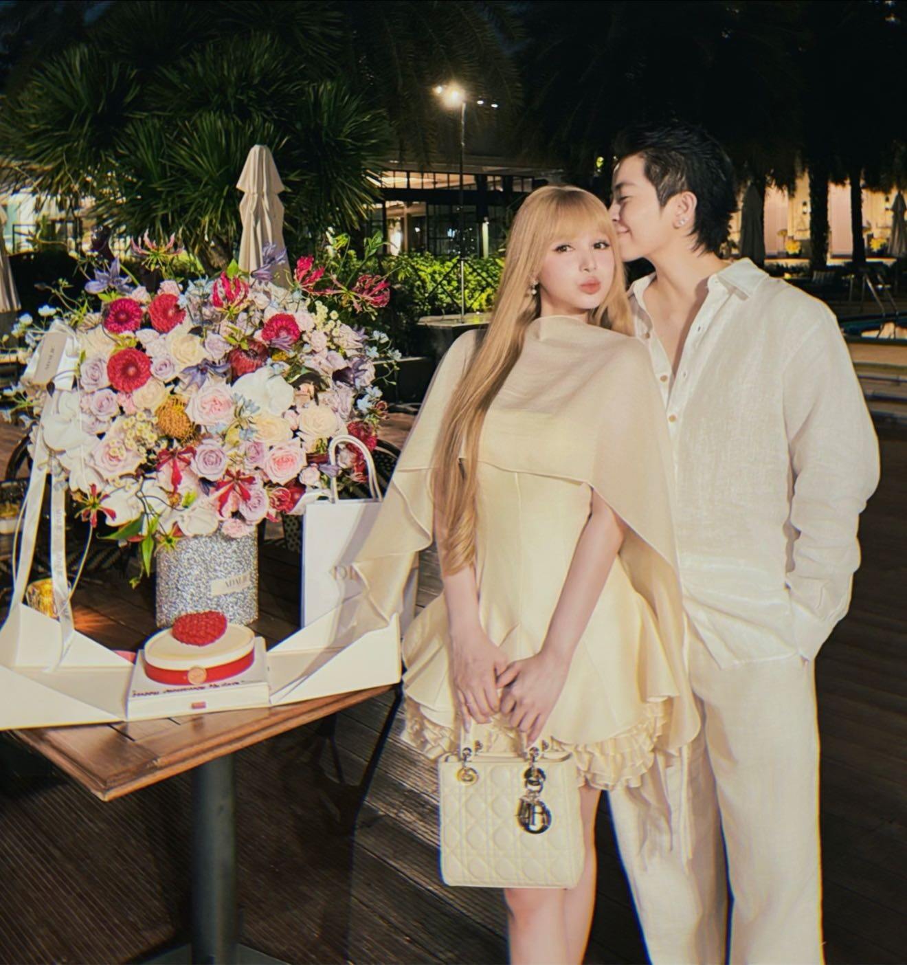 Sao Việt 24h: “Mẹ chồng Phương Oanh” hiếm hoi khoe con trai 19 tuổi có phong thái điềm tĩnh, vẻ ngoài trưởng thành - 14