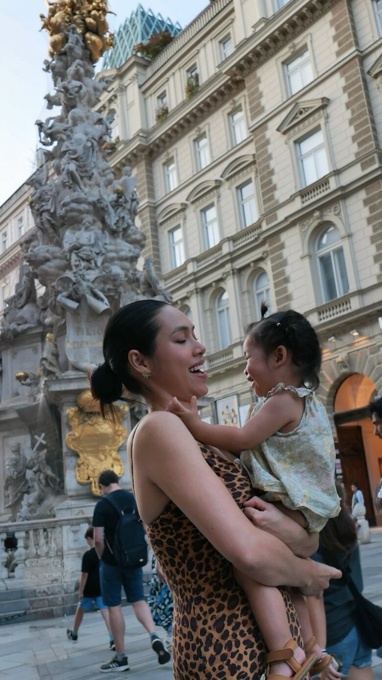 Sao Việt 24h: “Mẹ chồng Phương Oanh” hiếm hoi khoe con trai 19 tuổi có phong thái điềm tĩnh, vẻ ngoài trưởng thành - 11