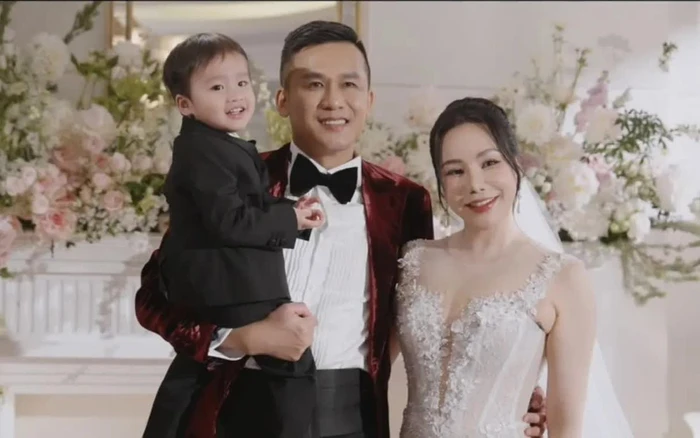 Hồ Quỳnh Hương tiết lộ có con trai 2 tuổi trong đám cưới.