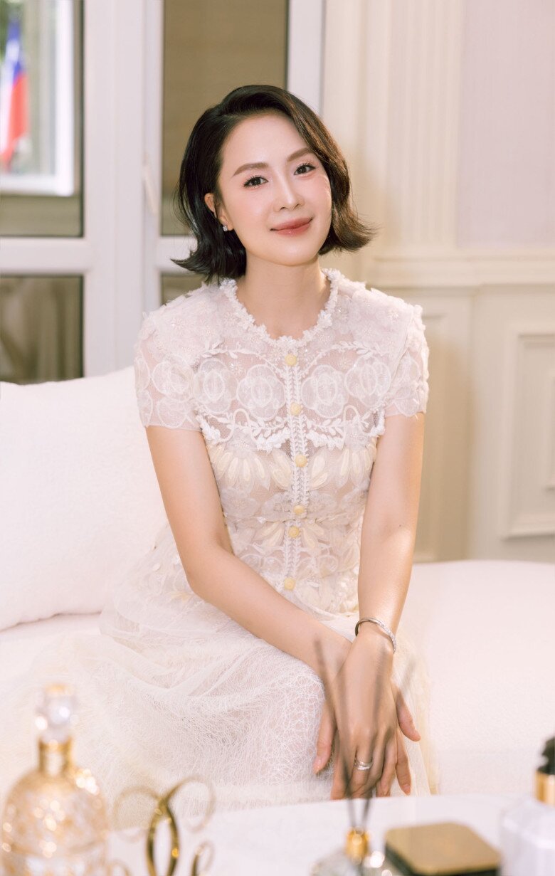 Sao Việt 24h: Mẹ Hồ Quỳnh Hương mất sau 4 tháng con gái làm đám cưới, dân tình tiếc vì bà mới bế cháu ngoại được 2 năm - 8