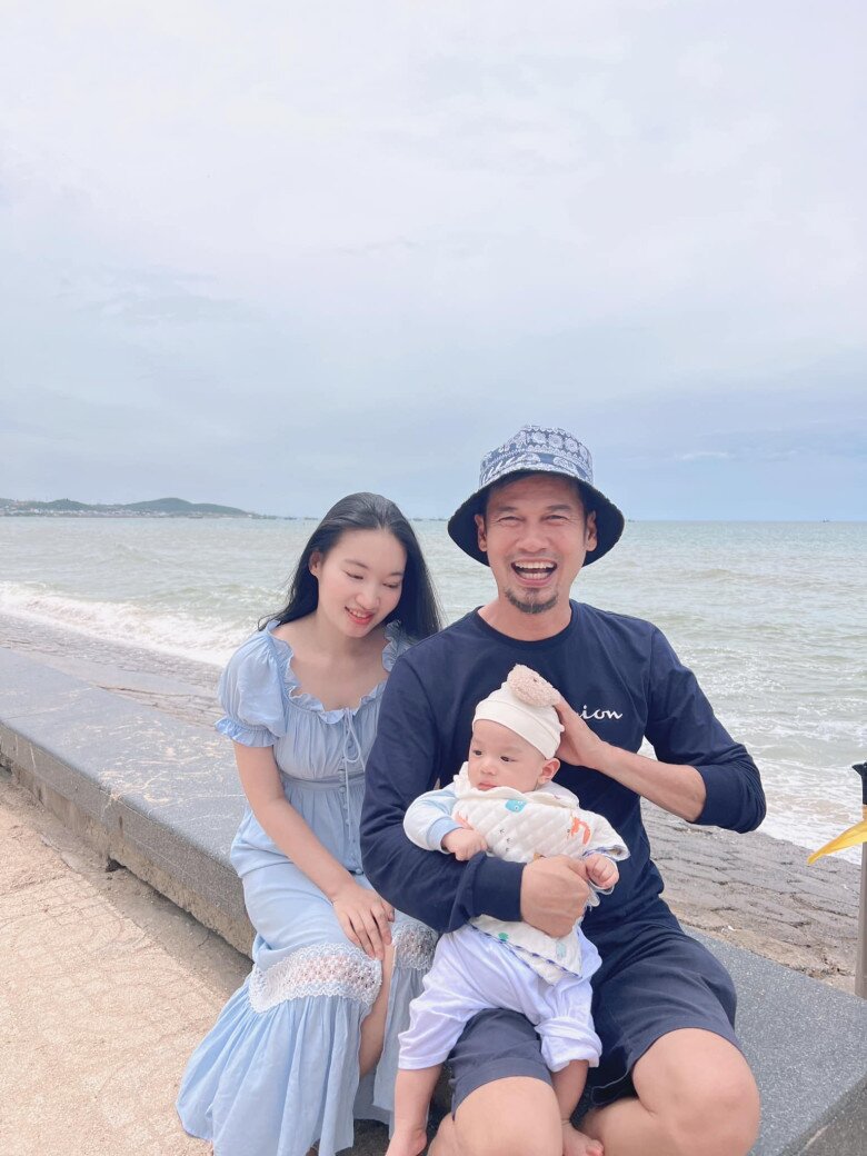 Cậu bé được bố mẹ cho đi du lịch từ sớm.