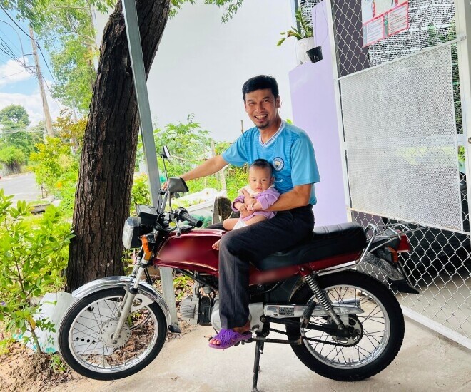 Tiết Cương thể hiện rõ niềm vui kể từ ngày có quý tử đầu lòng.