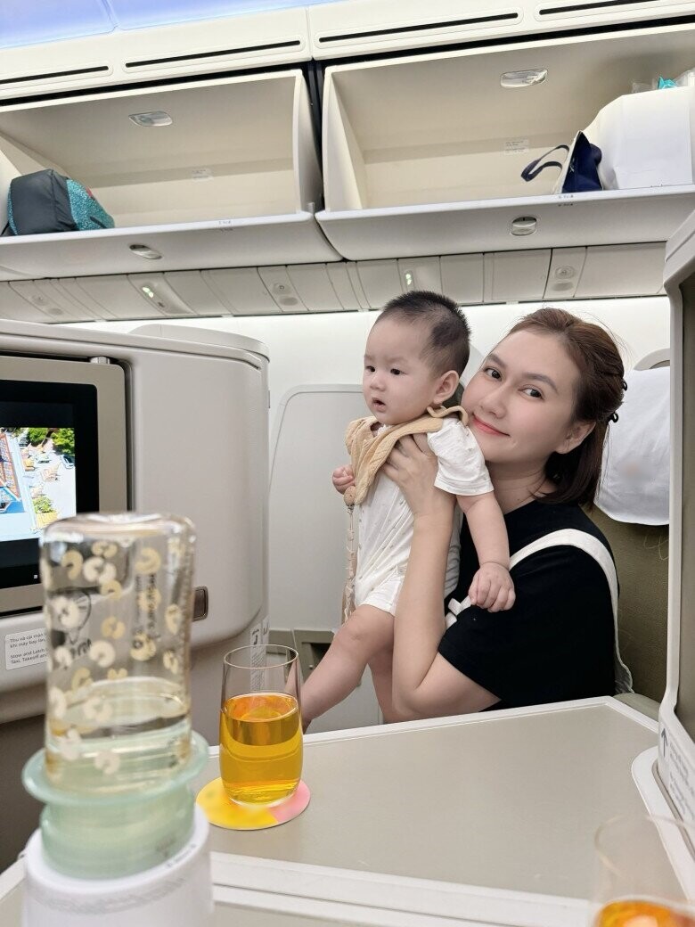 Sao Việt 24h: Nam diễn viên có con đầu lòng ở tuổi 52 với vợ trẻ kém 26 tuổi tươi rói khi lên đồ cùng quý tử - 13