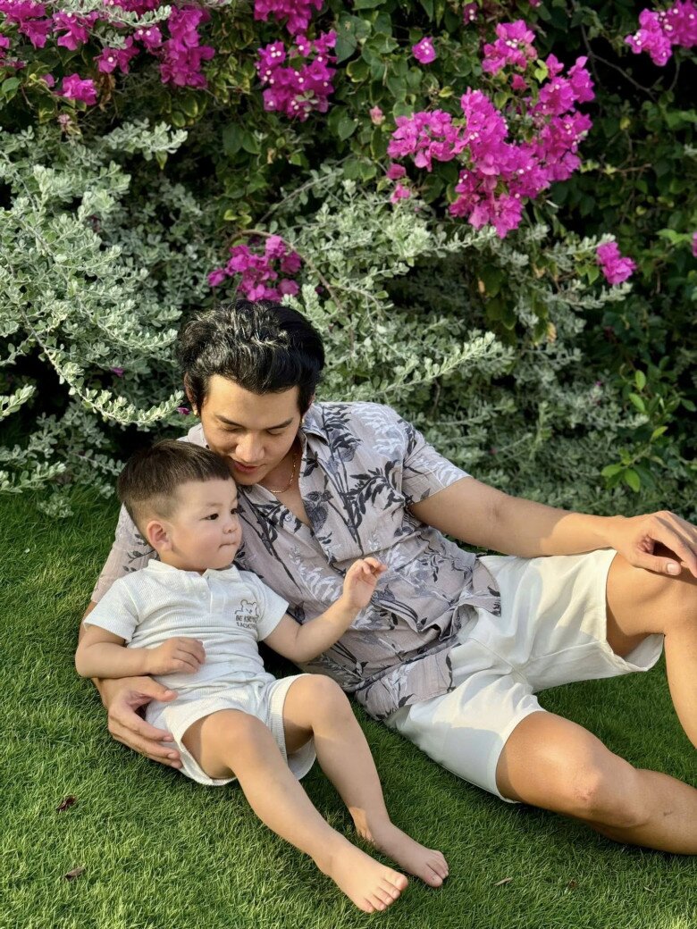 Sao Việt 24h: Nhạc sĩ Quốc Trung say mê ngắm vẻ đáng yêu của amp;#34;công chúa nhỏamp;#34;, diva Thanh Lam liền bình luận yêu thương - 15