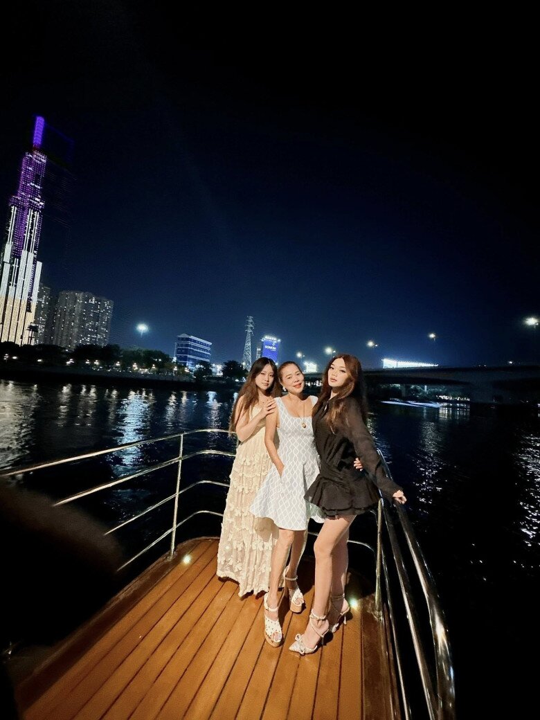 Sao Việt 24h: Nhạc sĩ Quốc Trung say mê ngắm vẻ đáng yêu của amp;#34;công chúa nhỏamp;#34;, diva Thanh Lam liền bình luận yêu thương - 14