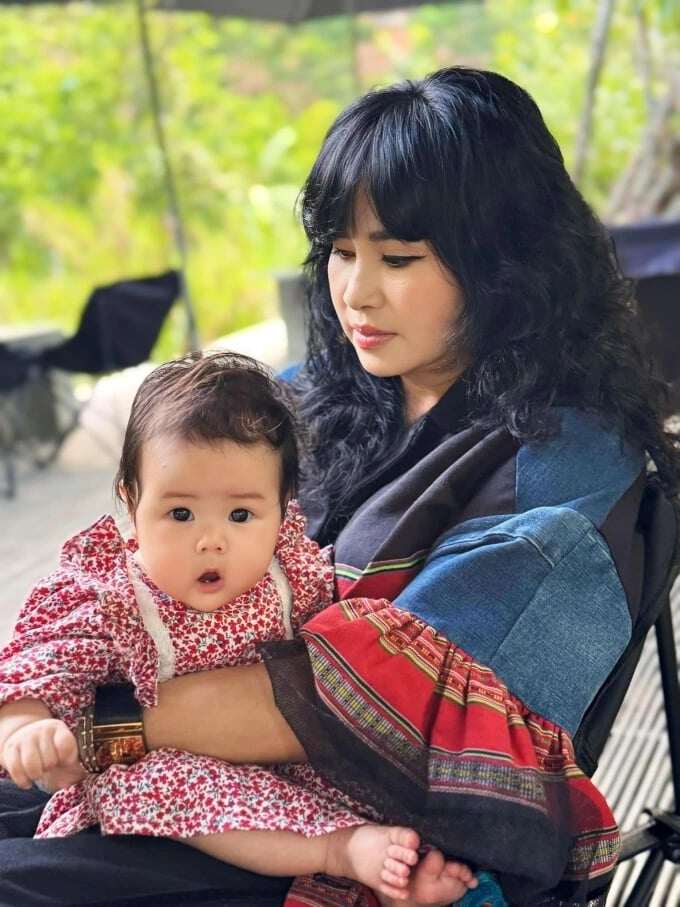 Diva Thanh Lam để lại nhận xét khi thấy 2 ông cháu yêu thương nhau.