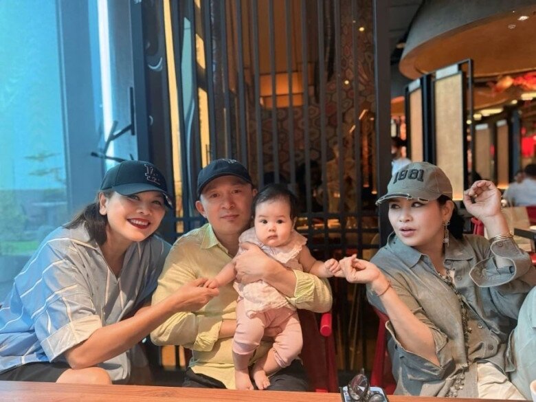 Thanh Lam và Quốc Trung hội ngộ, cùng đi chơi với cháu ngoại.