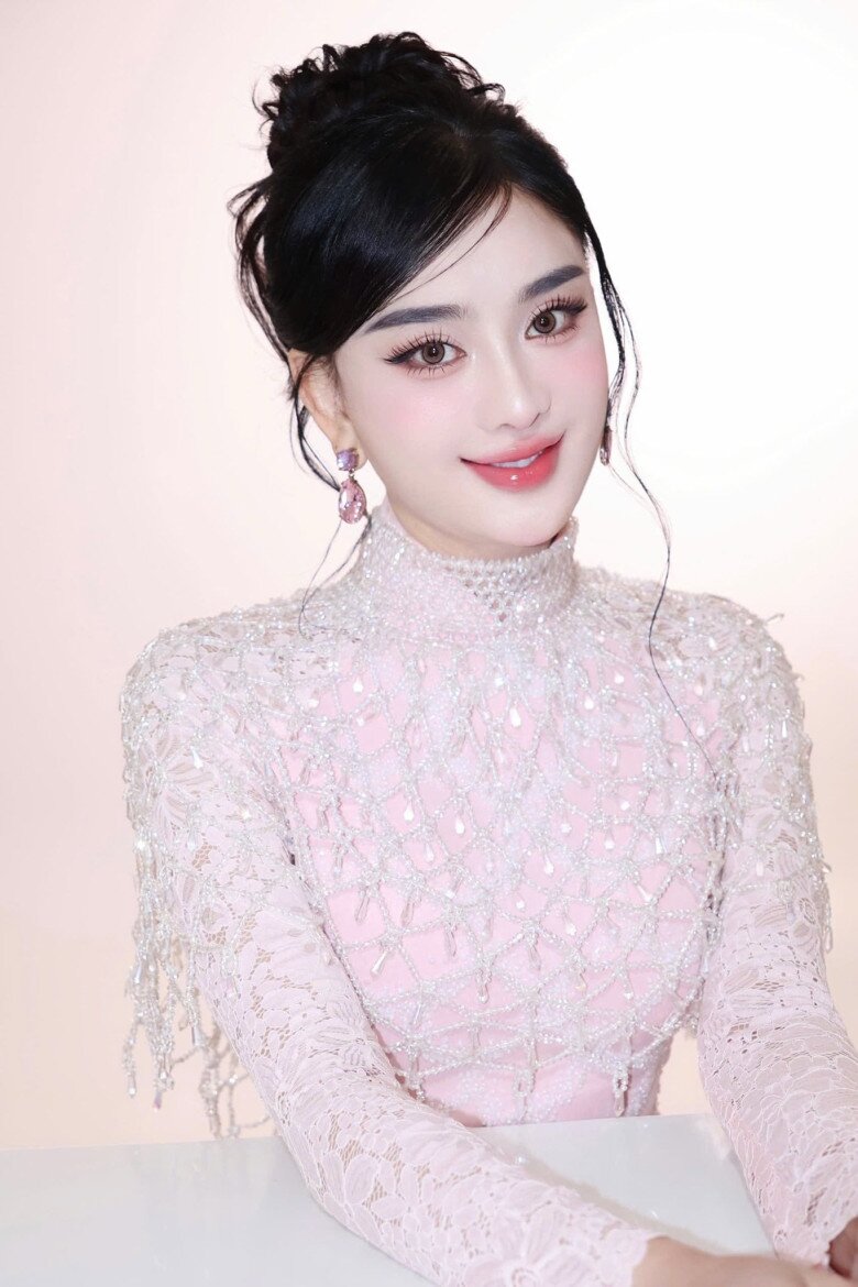 Sao Việt 24h: Nhật Kim Anh khoe ái nữ lai 6 tháng tuổi amp;#34;gì cũng ănamp;#34;, quý tử 10 tuổi ngày càng đẹp trai bất chấp cam thường - 13