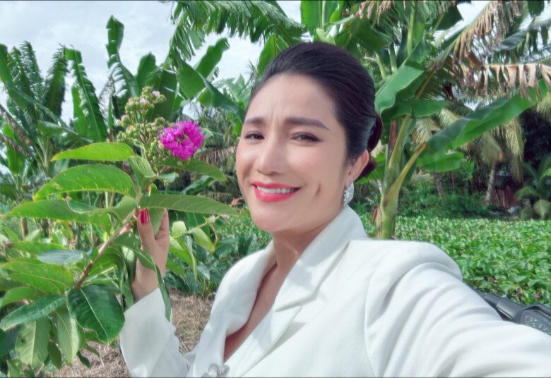 Sao Việt 24h: NSND Thanh Lam khoe cảnh bế bồng amp;#34;tiểu công chúaamp;#34;, Hoa hậu Giáng My phải khen diva đẹp hơn từ ngày amp;#34;lên chứcamp;#34; - 11