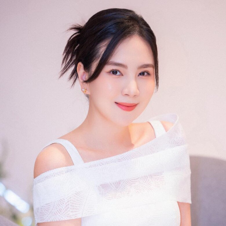 Sao Việt 24h: NSND Thanh Lam khoe cảnh bế bồng amp;#34;tiểu công chúaamp;#34;, Hoa hậu Giáng My phải khen diva đẹp hơn từ ngày amp;#34;lên chứcamp;#34; - 5
