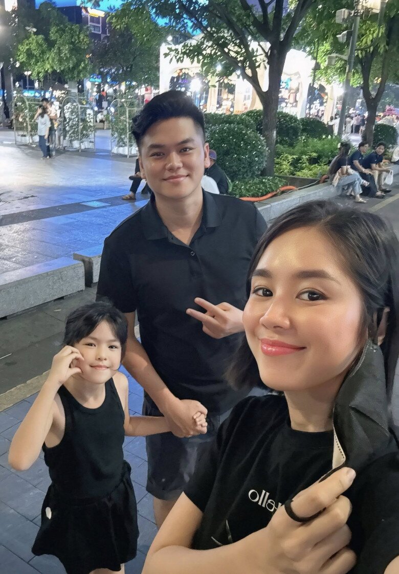 Sao Việt 24h: NSND từng là Á hậu có nhan sắc gây thương nhớ một thời nay khoe vòng 1 “căng tràn” hút mắt ở tuổi 54 - 11