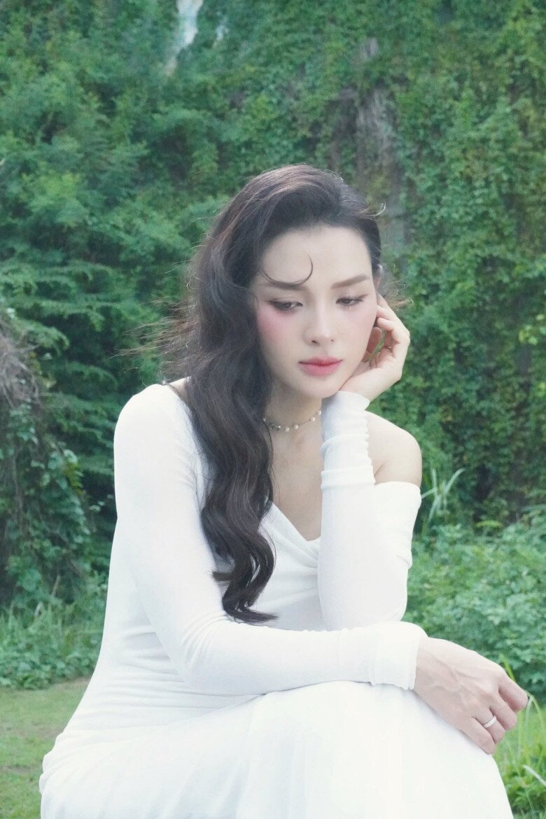 Sao Việt 24h: NSND Xuân Bắc hiếm hoi trang điểm sau khi lên chức Cục trưởng, nhìn như thanh niên ở tuổi U50 - 10