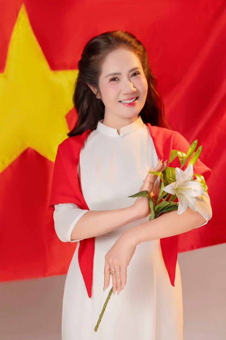 Sao việt 24h mỹ tâm và hòa minzy đọ sắc khi chung khung hình vân dung khoe bố ruột sở hữu bộ huy chương cao quý - 22