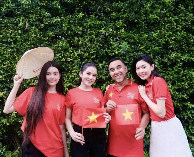 Sao việt 24h mỹ tâm và hòa minzy đọ sắc khi chung khung hình vân dung khoe bố ruột sở hữu bộ huy chương cao quý - 3