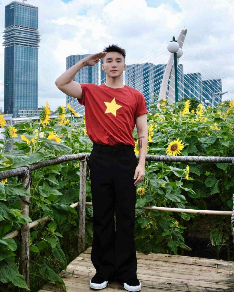 Sao việt 24h mỹ tâm và hòa minzy đọ sắc khi chung khung hình vân dung khoe bố ruột sở hữu bộ huy chương cao quý - 6