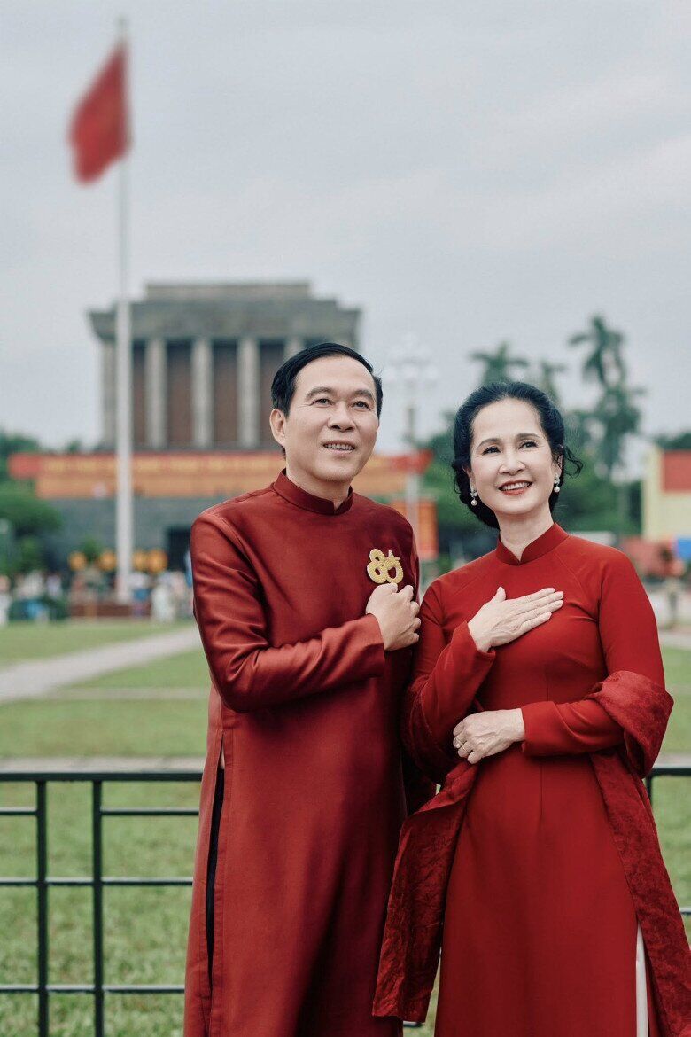 Sao việt 24h mỹ tâm và hòa minzy đọ sắc khi chung khung hình vân dung khoe bố ruột sở hữu bộ huy chương cao quý - 8