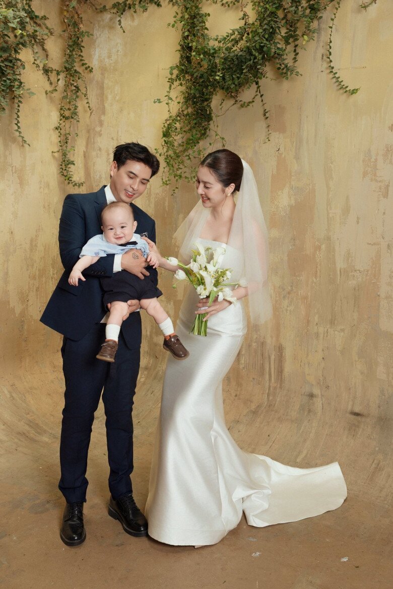 Sao việt 24h tăng thanh hà khoe khoảnh khắc ông xã doanh nhân cõng con út trên vai hiếm hoi lộ mặt cậu nhóc mason - 12