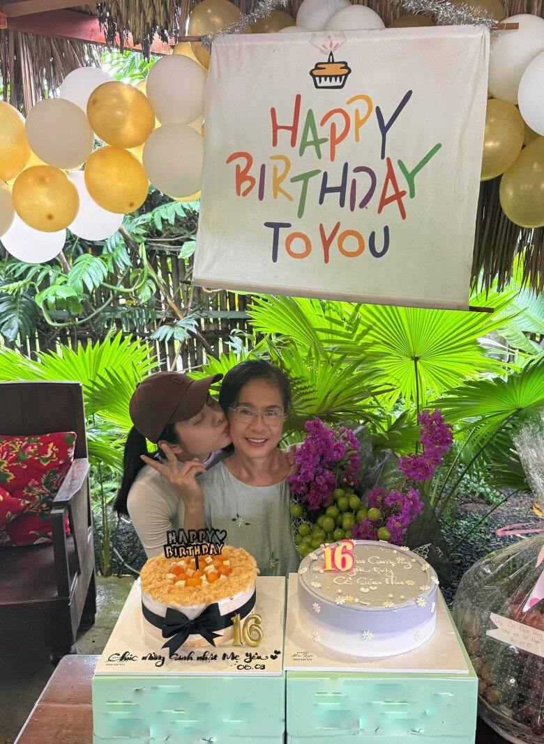 Sao Việt 24h: Vân Hugo vô tình để lộ hình ảnh Hoàng Thùy Linh ôm sát rạt Đen Vâu khiến mạng xã hội amp;#34;dậy sóngamp;#34; - 10